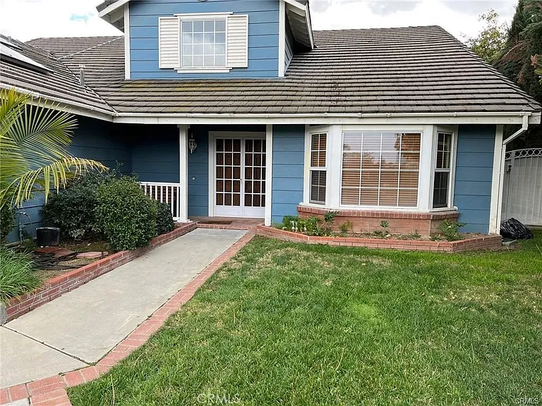 26055 Bancroft St — Photo 2