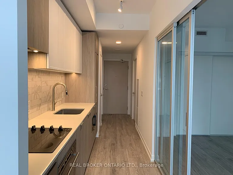 2020 Bathurst St #615 — Photo 10