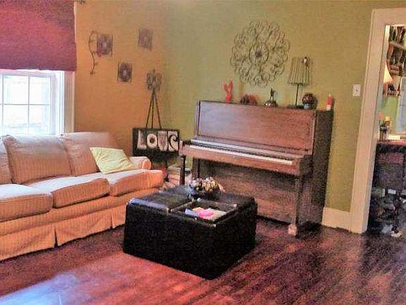 3rd image of 2607 Fayetteville St