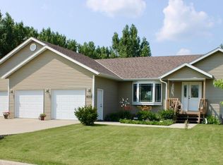 1523 Cartway Dr, Thief River Falls, MN 56701
