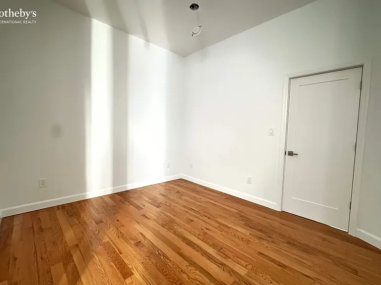 200 Claremont Ave #4 — Photo 6