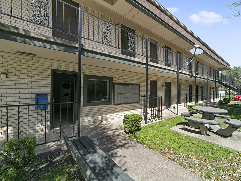 Belleview — Photo 10