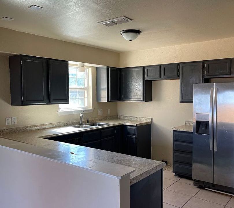 1st image of 811 E Del Mar Blvd