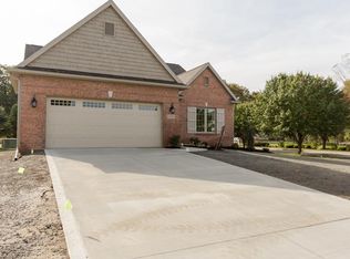 606 Tall Pines Dr, Toledo, OH 43615