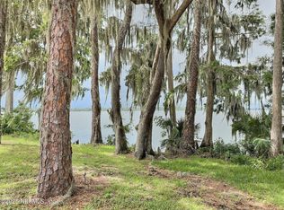 1074 Front St, Welaka, FL 32193