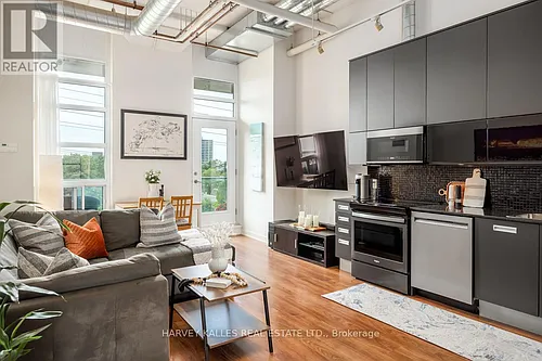 380 Macpherson Ave #441 Photo 1