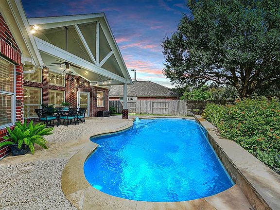 3rd image of 3419 Pemberton Dr