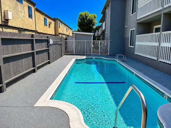18366 Collins St, Tarzana, CA