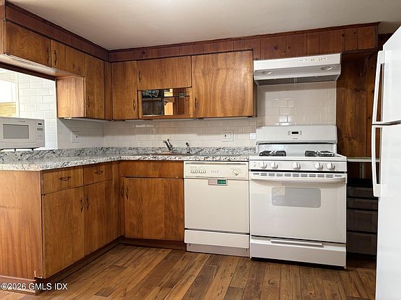 2nd image of 26 Hawthorne St S #A