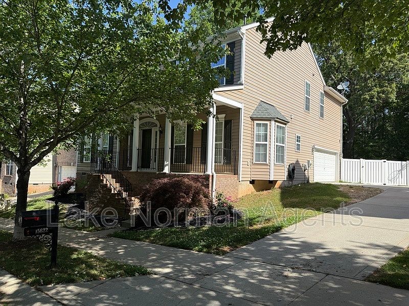 1st image of 15622 Troubadour Ln