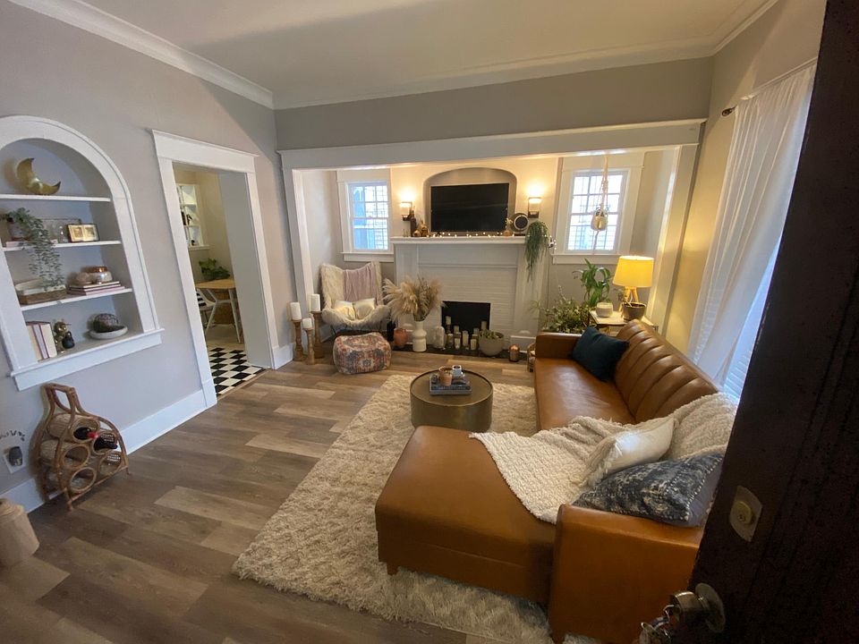 1st image of 149 College St #1
