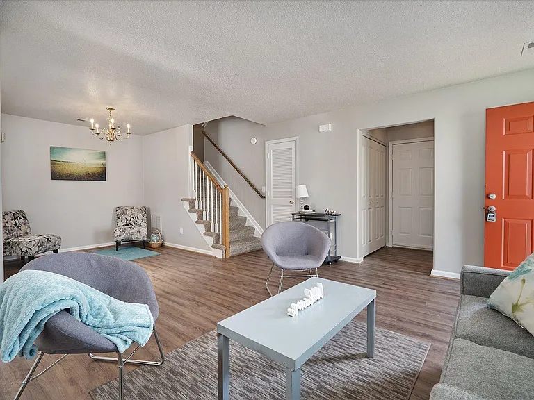 6226 Oakglen Dr — Photo 9