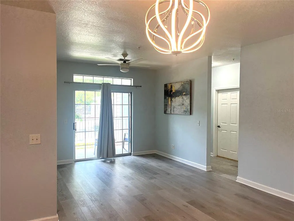 3 bed, 2.0 bath, 1269 sqft, $1,900 — Photo 3