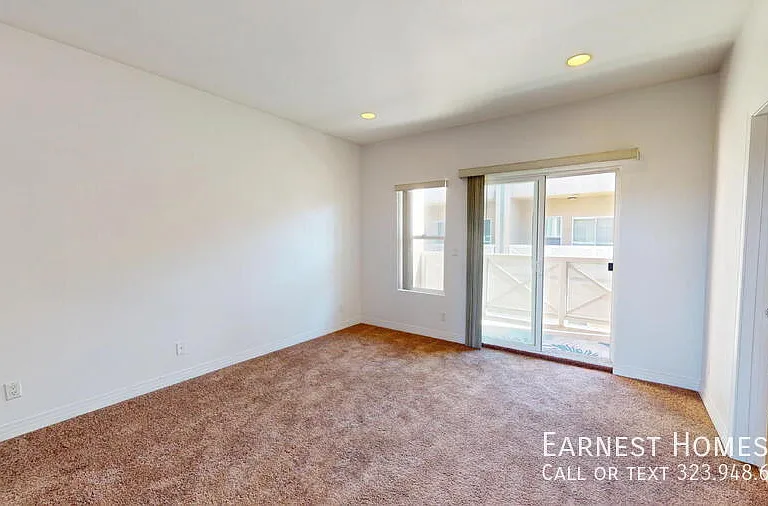 11622 Oxnard St — Photo 21