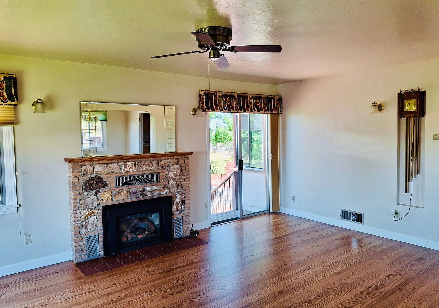South Auburn Home With Sunset View — Photo 2