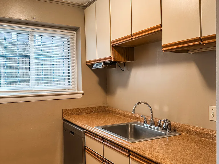 425 S Huntington Ave #1 — Photo 7