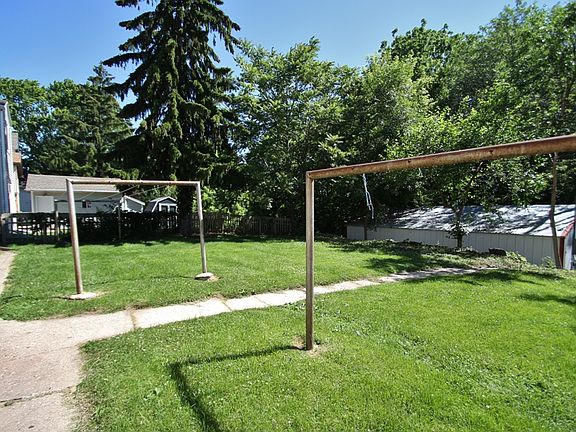 5th image of 409 Dewey Ave