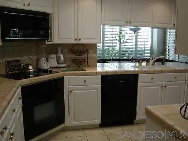 4 bed, 2.0 bath, 2120 sqft, $4,990 — Photo 2