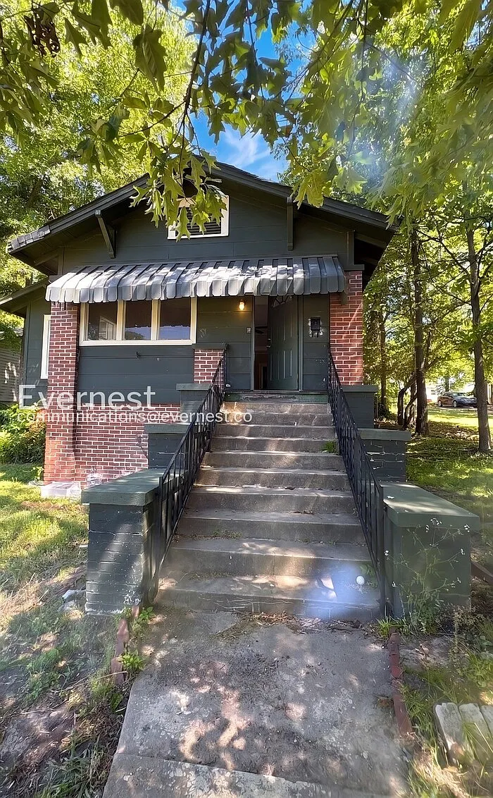 3 bed, 2.0 bath, 1400 sqft, $950 — Photo 1