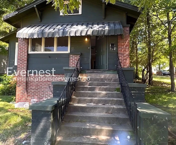 1838 31st St — Photo 1