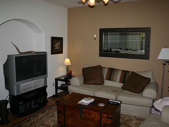 Living room with niche'