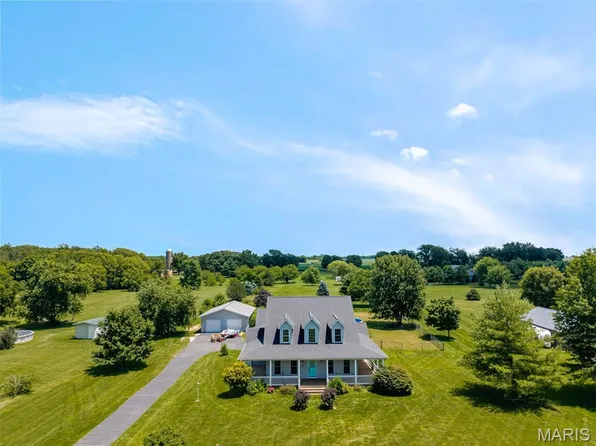 2100 Steinkoenig School Rd, Highland, IL 62249