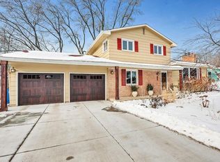 205 Yosemite Cir N, Minneapolis, MN 55422