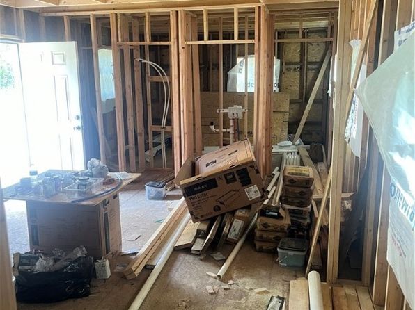 47 John St, Emporia, VA 23847
