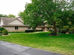 3901 W Rollingwood Dr, Janesville, WI 53545