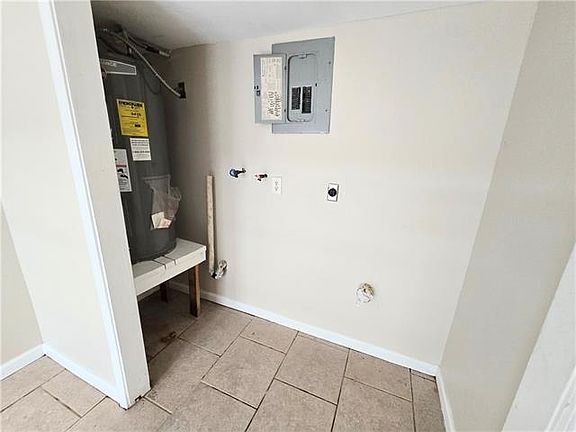 5th image of 3329 Golden Dr APT B