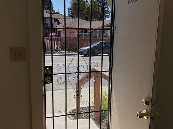 3rd image of 107 Grant St