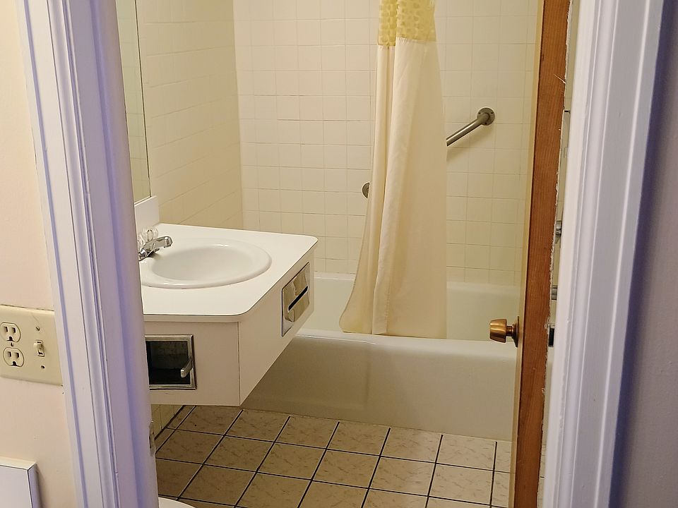 2nd image of 960 N 3rd St #15