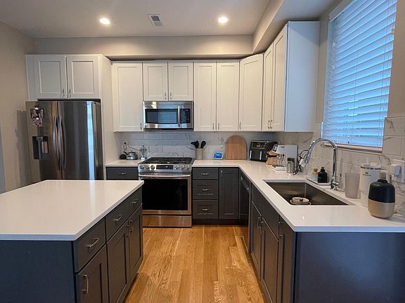New kitchen with quartz countertops! (1st floor)