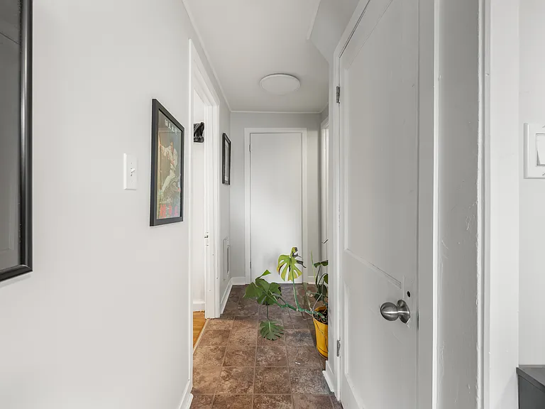 196 Raglan Rd — Photo 4