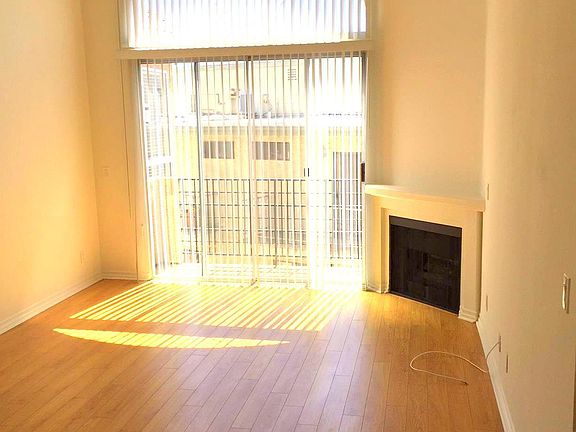 3rd image of 22859 Del Valle St #3270