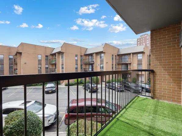 75-22 Parsons Boulevard image 16 of 21