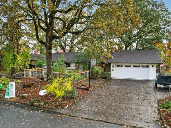 814 Cedaroak St, Saint Helens, OR 97051