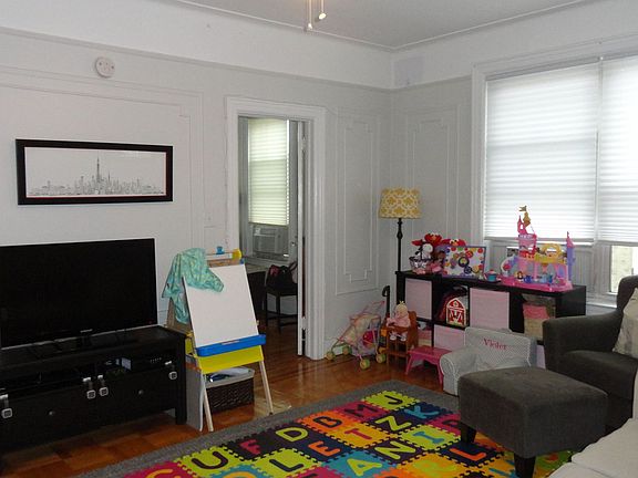 3rd image of 2119 24th Ave APT 3B