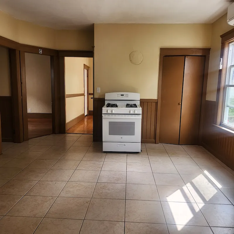 3 bed, $2,000 — Photo 2