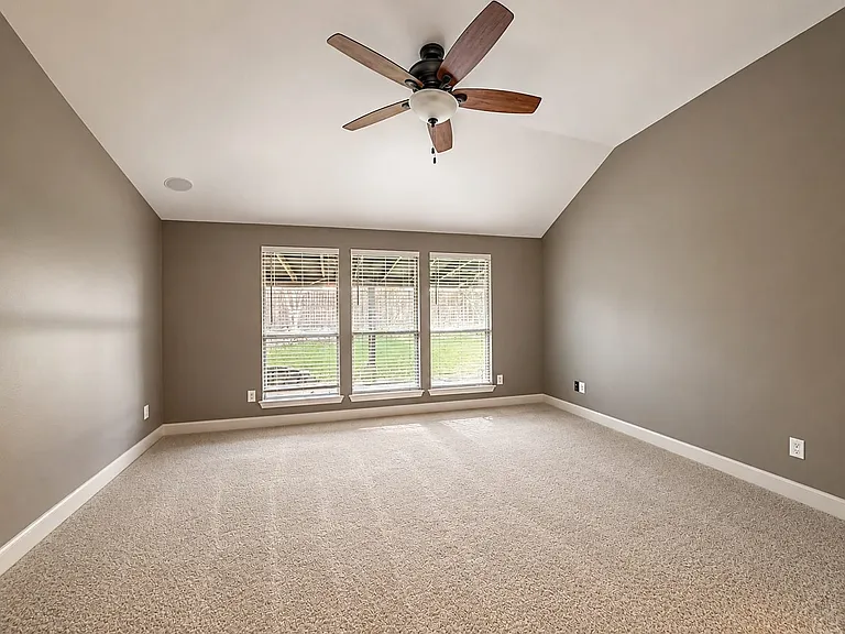 1612 Meadowview Dr — Photo 13
