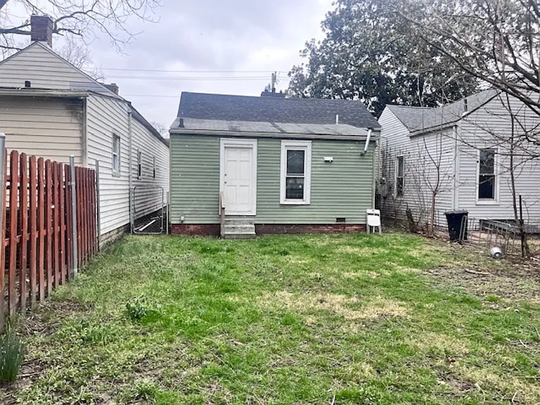 2716 S 6th St — Photo 5