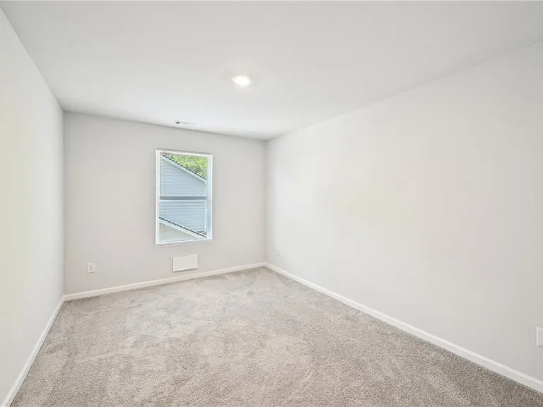 4437 Ben Hill Rd — Photo 18