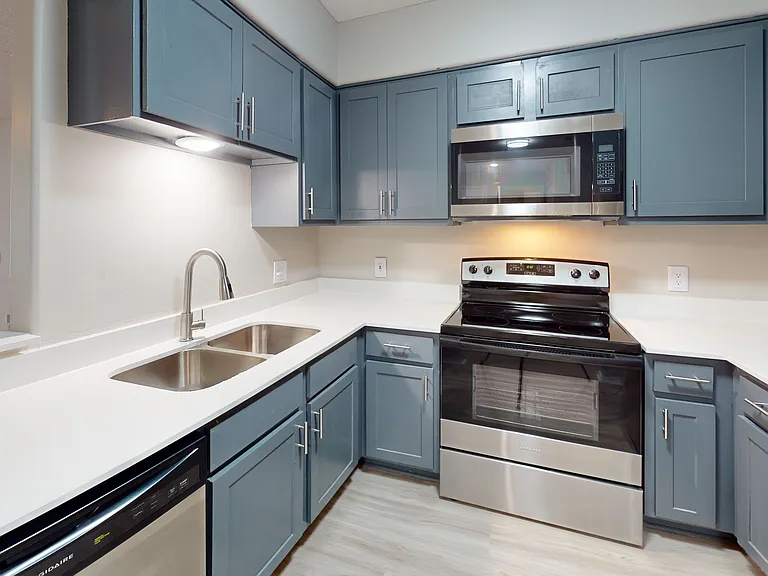 Courtney Square Apartments — Photo 2