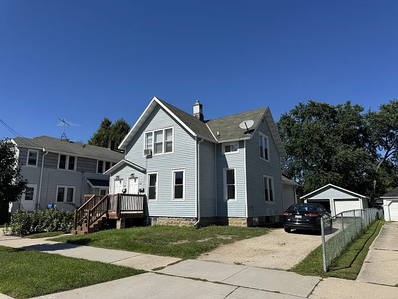 2 bed, 1.0 bath, $999 — Photo 1