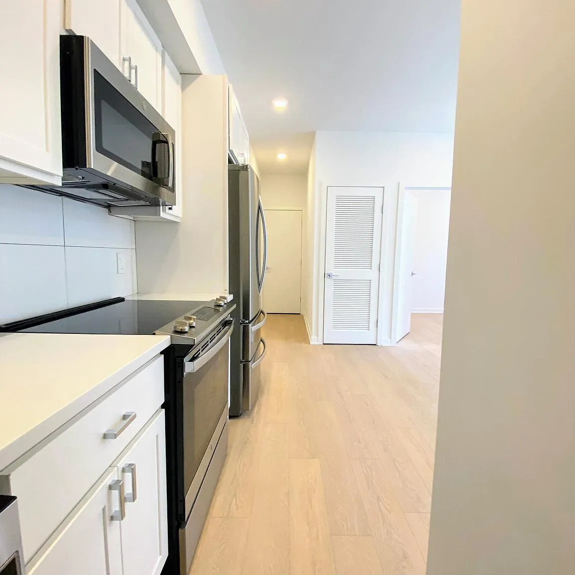 2 bed, 1.0 bath, 735 sqft, $2,599 — Photo 2