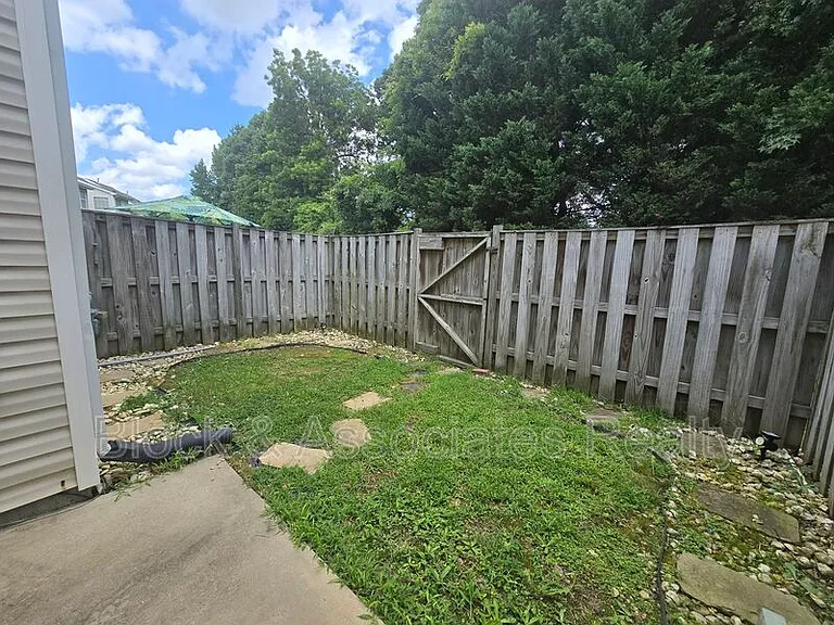 210 Brittany Way — Photo 21