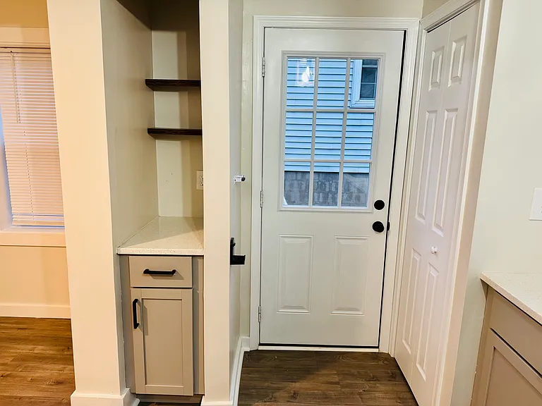 37 W I St — Photo 10