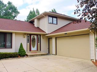 13150 Rosewood Ln, Strongsville, OH 44136