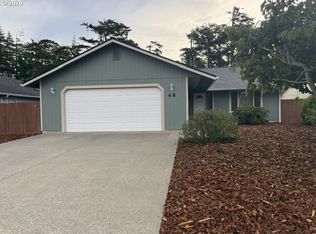 48 Park Village Dr, Florence, OR 97439
