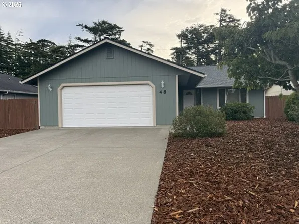 48 Park Village Dr, Florence, OR 97439